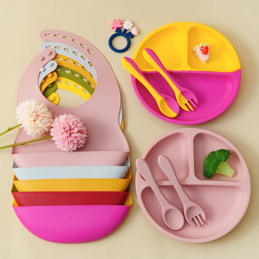 4PCS Baby Silicone Tableware Sets Contrasting Colors Dining Sets Suction Plate Waterproof Bib Portable Baby Spoon Fork